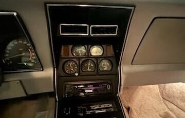 Chevrolet-Corvette-1978-Coupe-7