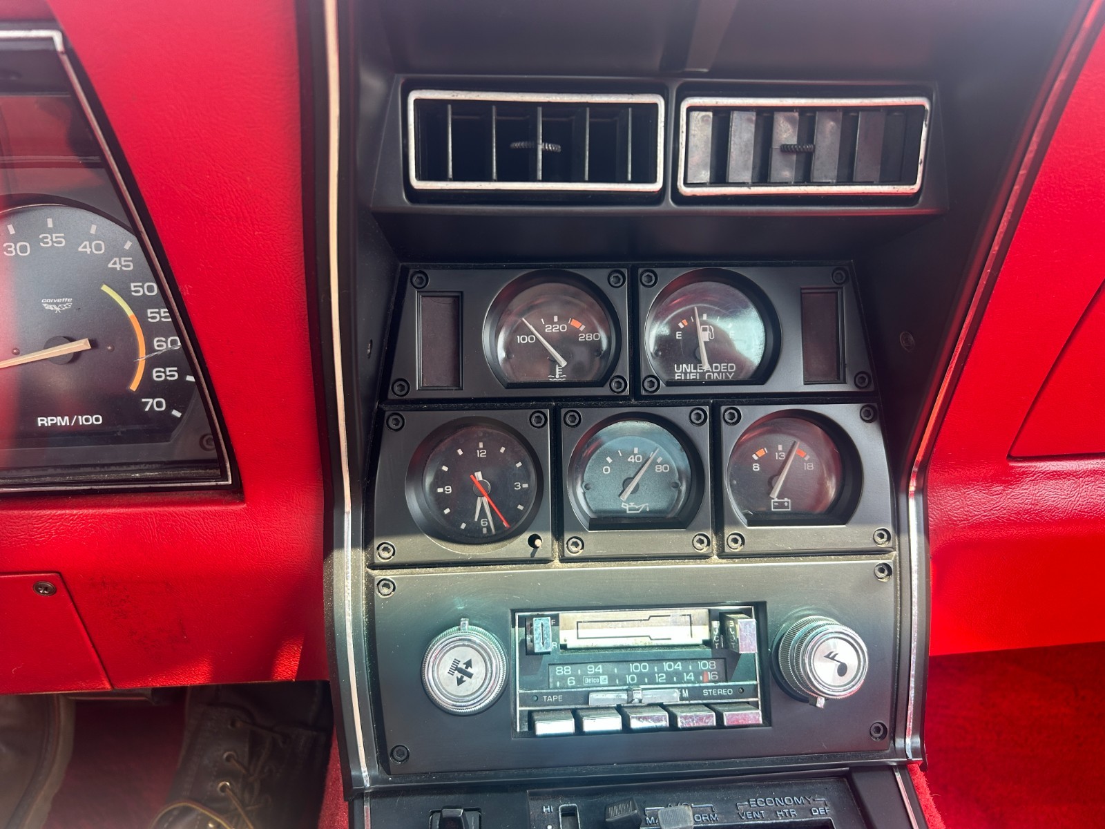 Chevrolet-Corvette-1979-12