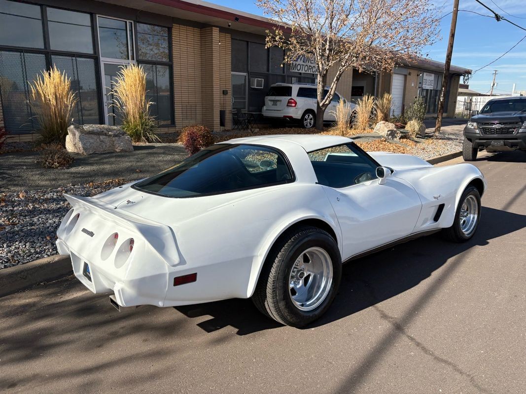 Chevrolet-Corvette-1979-18