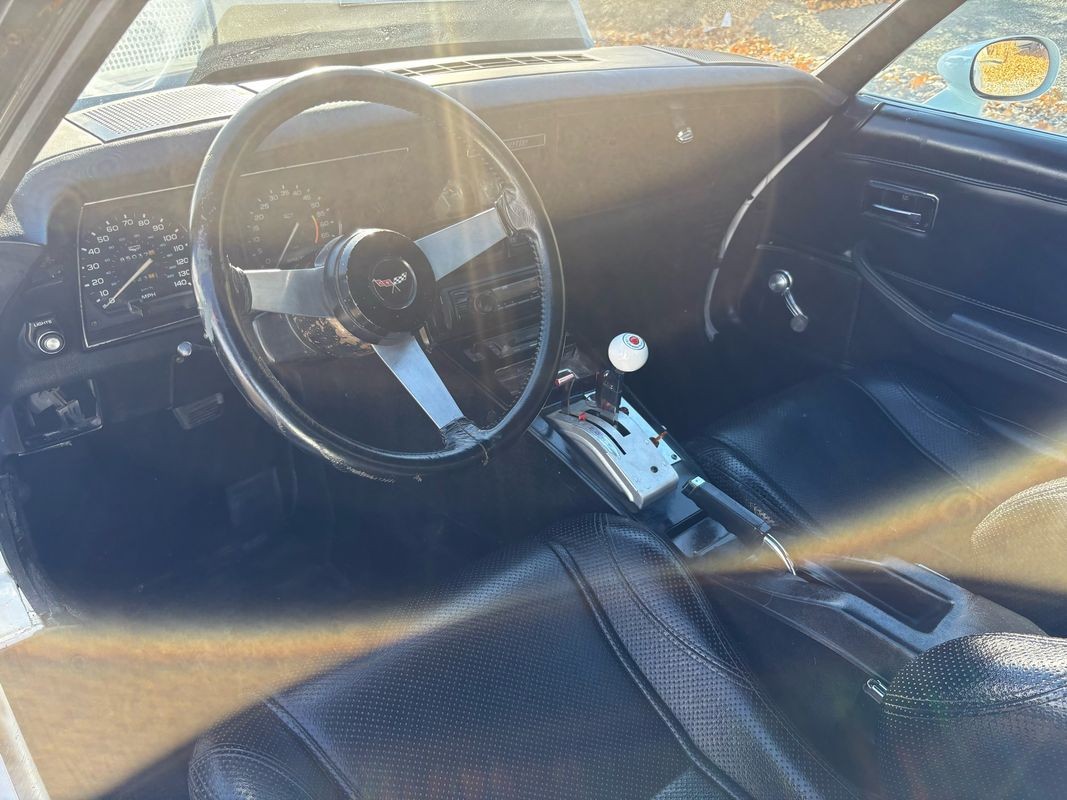 Chevrolet-Corvette-1979-33