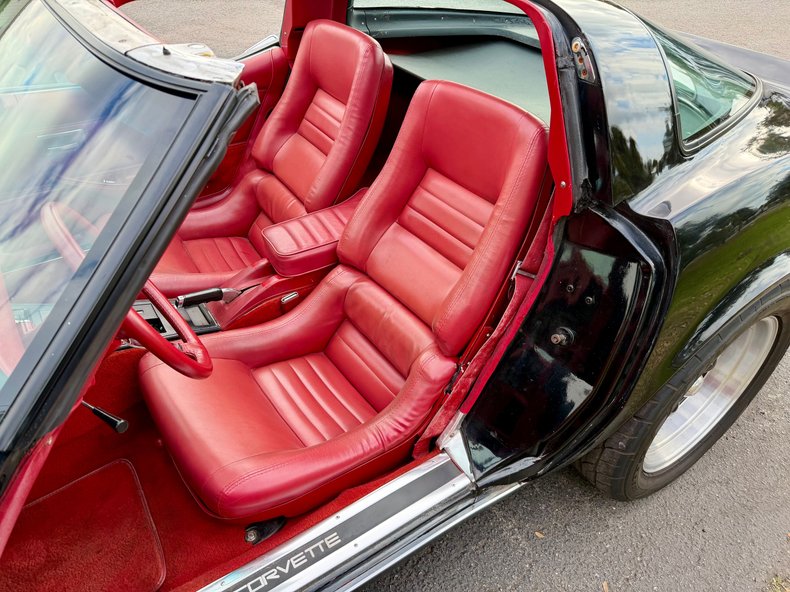Chevrolet-Corvette-1979-Black-Red-30
