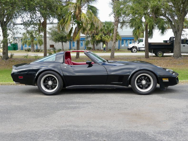 Chevrolet-Corvette-1979-Black-Red-37