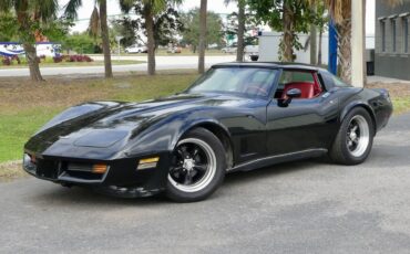 Chevrolet-Corvette-1979-Black-Red-38