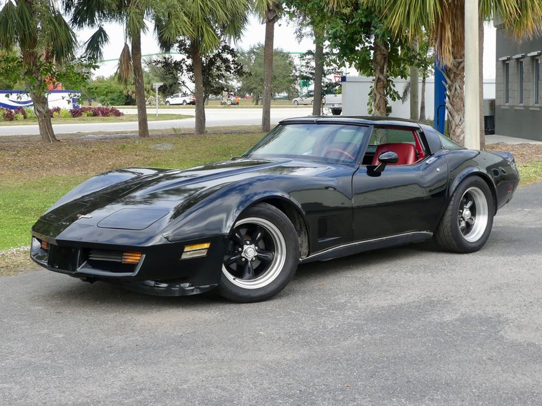 Chevrolet-Corvette-1979-Black-Red-38