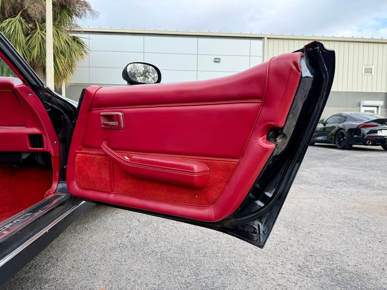 Chevrolet-Corvette-1979-Black-Red-45