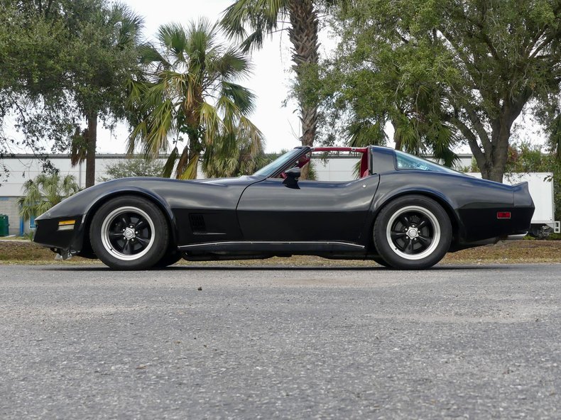 Chevrolet-Corvette-1979-Black-Red-7