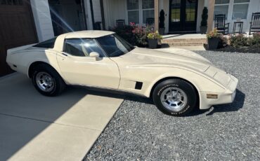 Chevrolet-Corvette-1980-1