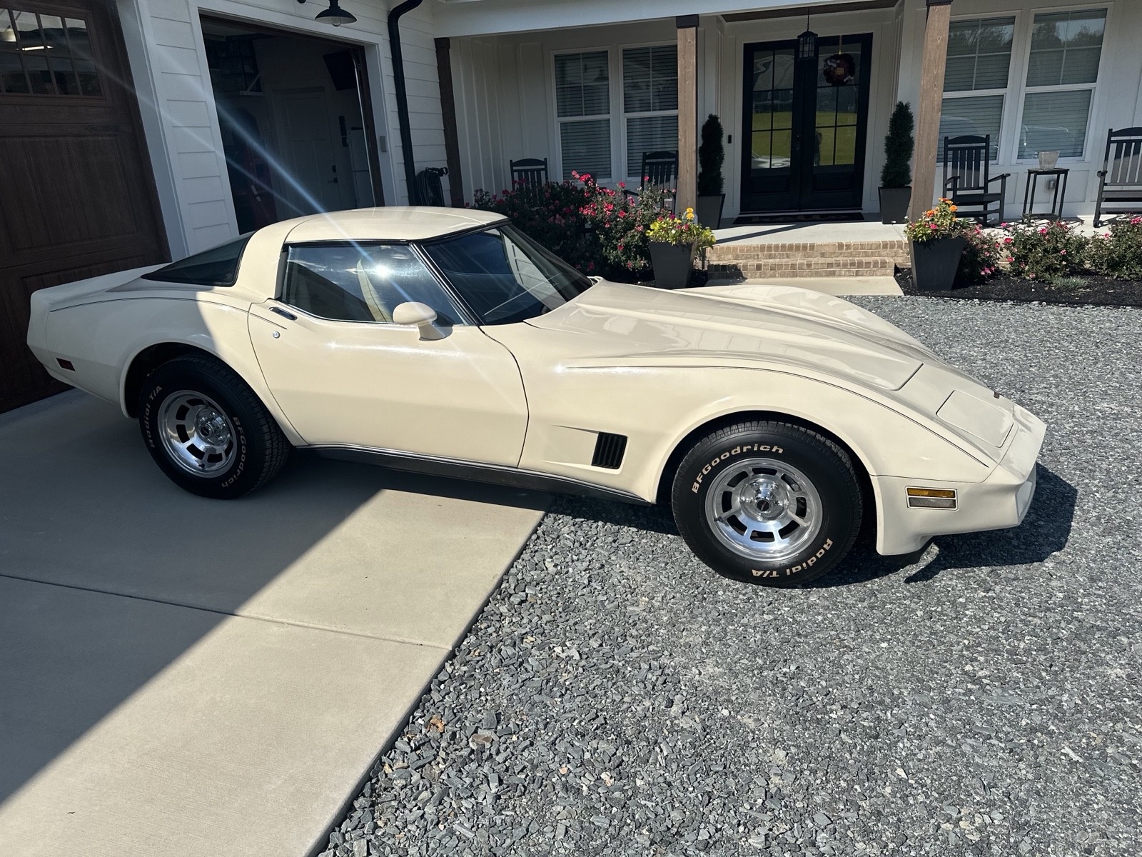 Chevrolet-Corvette-1980-1