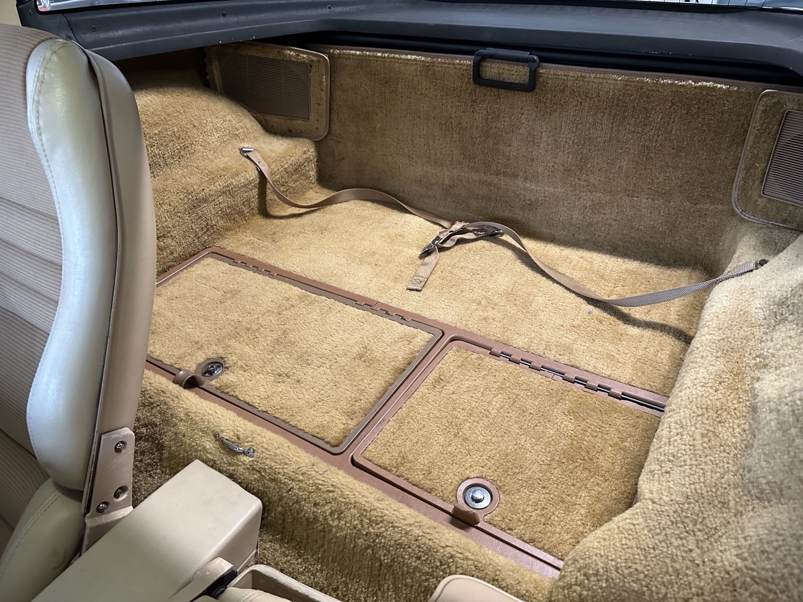 Chevrolet-Corvette-1980-10