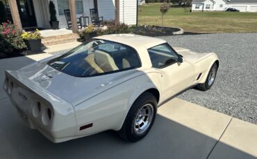 Chevrolet-Corvette-1980-2