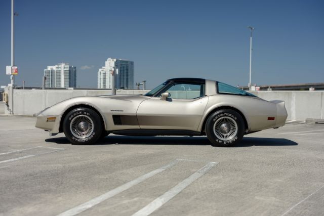 Chevrolet-Corvette-1982-Coupe-1