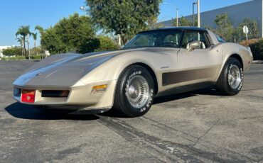 Chevrolet-Corvette-1982-Coupe-1