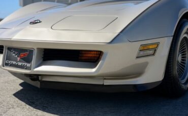 Chevrolet-Corvette-1982-Coupe-10