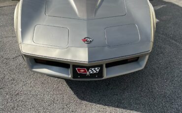 Chevrolet-Corvette-1982-Coupe-11