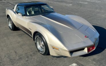 Chevrolet-Corvette-1982-Coupe-12