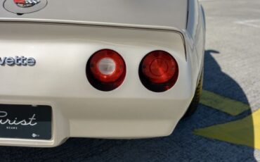 Chevrolet-Corvette-1982-Coupe-13