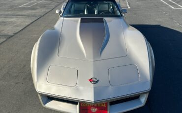 Chevrolet-Corvette-1982-Coupe-13