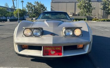 Chevrolet-Corvette-1982-Coupe-14