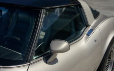 Chevrolet-Corvette-1982-Coupe-16