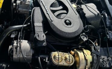 Chevrolet-Corvette-1982-Coupe-16