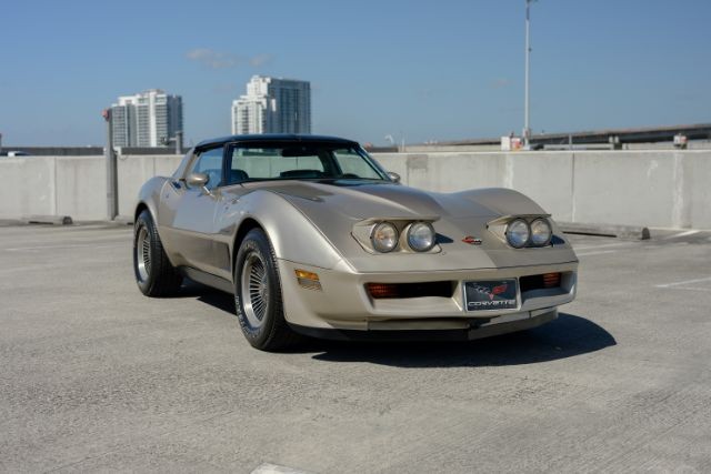 Chevrolet-Corvette-1982-Coupe-19