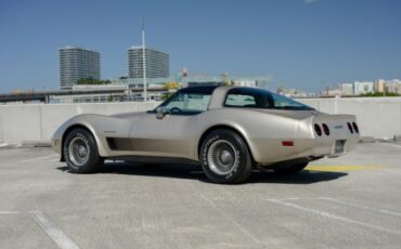 Chevrolet-Corvette-1982-Coupe-2