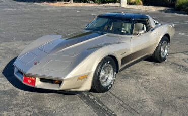 Chevrolet-Corvette-1982-Coupe-2