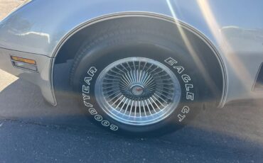 Chevrolet-Corvette-1982-Coupe-20