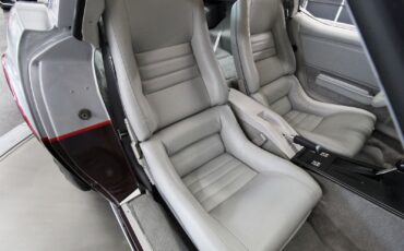 Chevrolet-Corvette-1982-Coupe-23