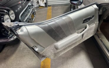 Chevrolet-Corvette-1982-Coupe-24