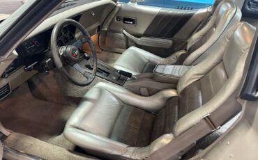 Chevrolet-Corvette-1982-Coupe-25