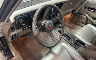 Chevrolet-Corvette-1982-Coupe-26