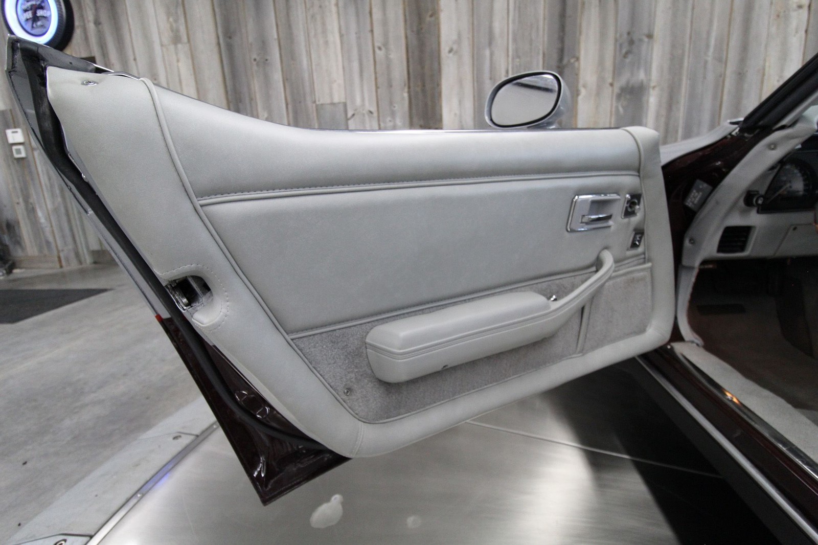 Chevrolet-Corvette-1982-Coupe-27