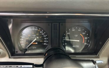 Chevrolet-Corvette-1982-Coupe-29