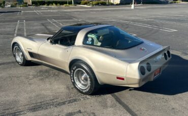 Chevrolet-Corvette-1982-Coupe-3