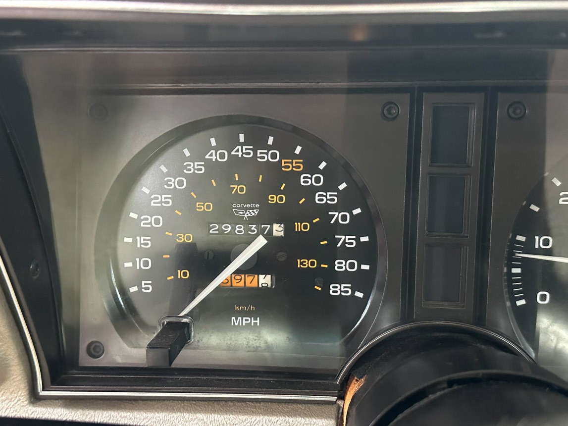 Chevrolet-Corvette-1982-Coupe-30