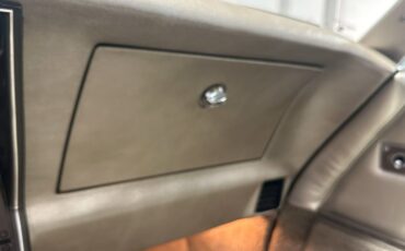 Chevrolet-Corvette-1982-Coupe-33