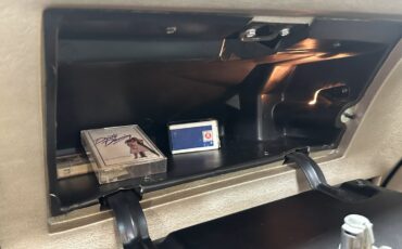 Chevrolet-Corvette-1982-Coupe-34