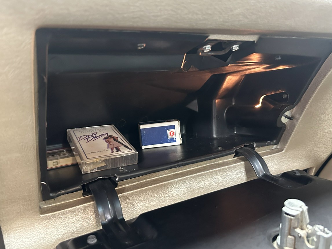 Chevrolet-Corvette-1982-Coupe-34