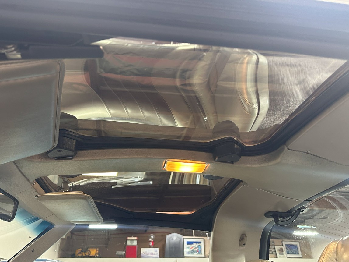 Chevrolet-Corvette-1982-Coupe-36