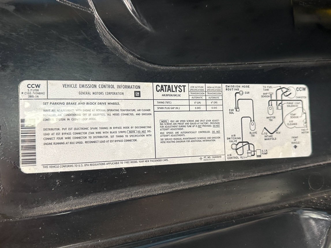 Chevrolet-Corvette-1982-Coupe-39