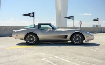 Chevrolet-Corvette-1982-Coupe-4