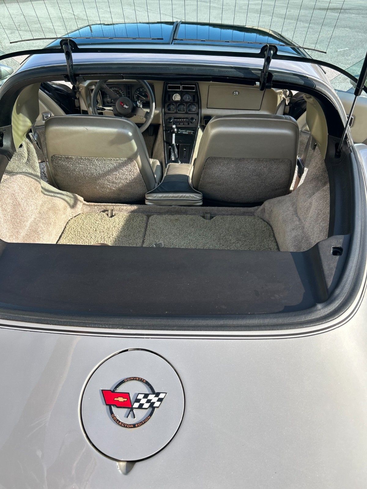 Chevrolet-Corvette-1982-Coupe-4