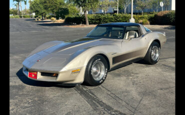 Chevrolet-Corvette-1982-Coupe