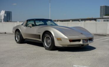 Chevrolet-Corvette-1982-Coupe-5