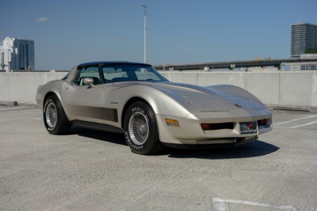 Chevrolet-Corvette-1982-Coupe-5