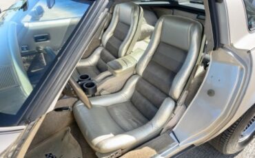 Chevrolet-Corvette-1982-Coupe-7