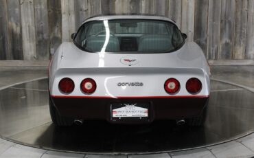 Chevrolet-Corvette-1982-Coupe-7