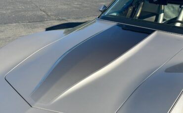 Chevrolet-Corvette-1982-Coupe-7