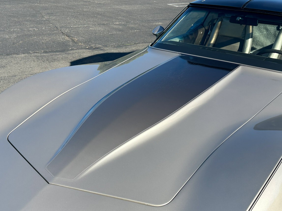 Chevrolet-Corvette-1982-Coupe-7